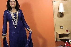 sexy indian babe rupali bhabhi boobs unconcealed