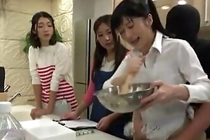 SDDE-537: The Cooking Category - Hibiki Otsuki, Kana Miyashita,