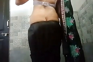 Nisha Bhabhi ki nude bathing hott fuck