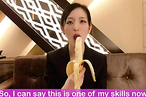 BLOWJOB TO BANANA to put a difficulty condom on! Japanese bungling handjob.