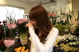 PT1 She is a florist give a great style and good looks.