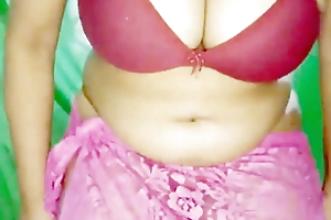 Desi hot bengali shruti bhabhi teasing with her sexy cuvres