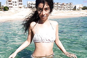 Sissi plays with her pussy underwater in Sharm el Sheikh - DOLLSCULT