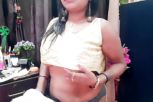 Indian Housewife Sexy Nipper Show Part 25
