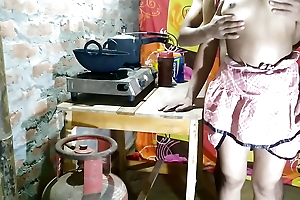 Indian Neighbour Teen Years Girl Has Eternal Sex While Cooking In The Kitchen Ghar Me Kam Karane Wali Irish colleen Ko Malik Ne Chuda