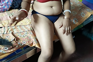 Desi Bhabhi Showing Say no to Sexy Boobs & Pussy