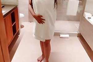 XXX Indian Bhabhi with big knockers enjoying in Bathtub in 5 celebrity hotel and fingering her pussy