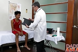 Doctor Daddy measures twink patients botheration with his cock