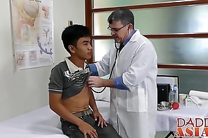 Young Asian barebacked during doctors entrance fee
